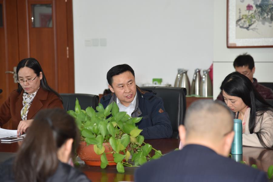 我校召开新学期第一次班主任论坛