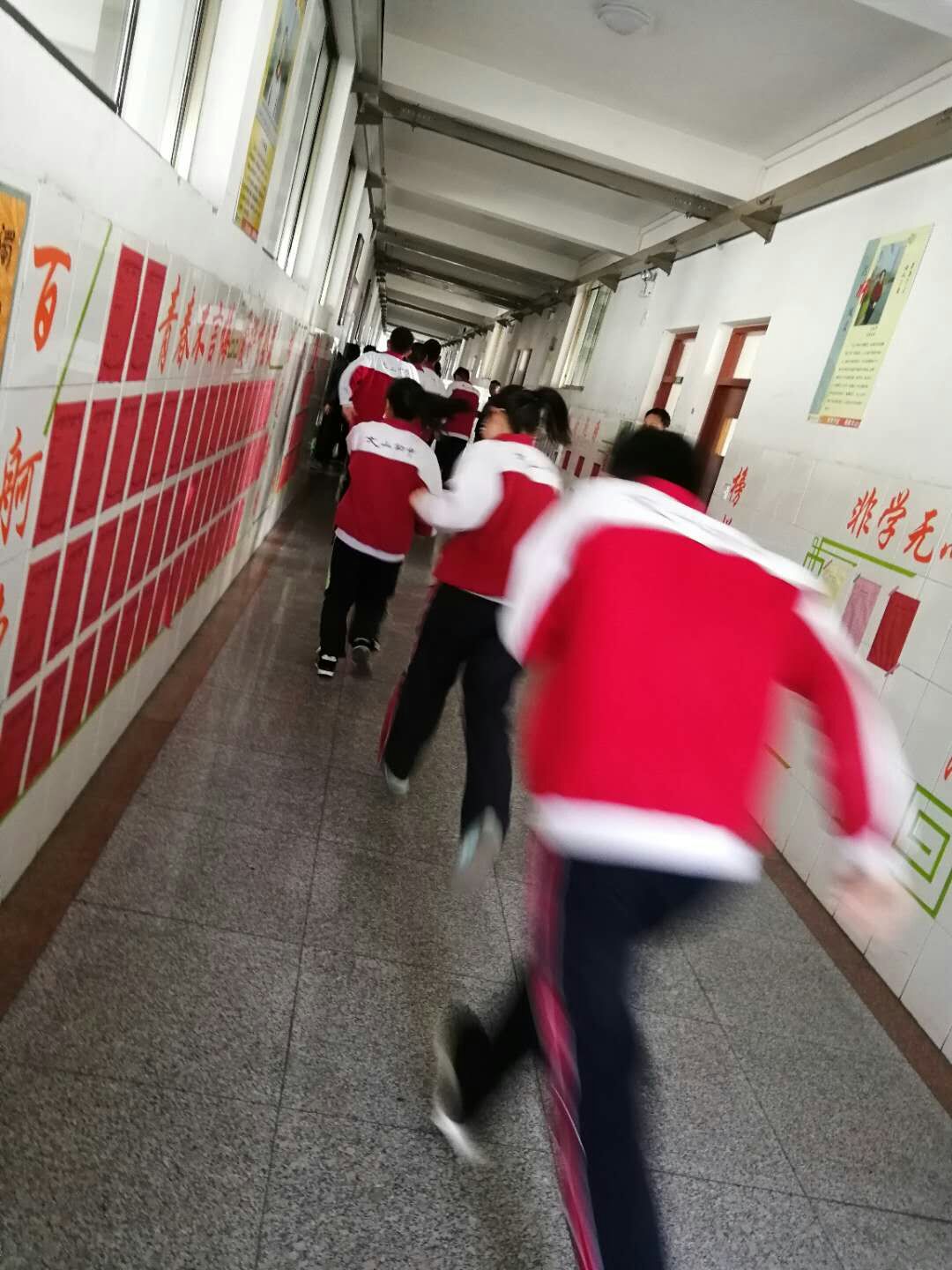 逃生演练|文山初中：警钟长鸣，安全我们在行动