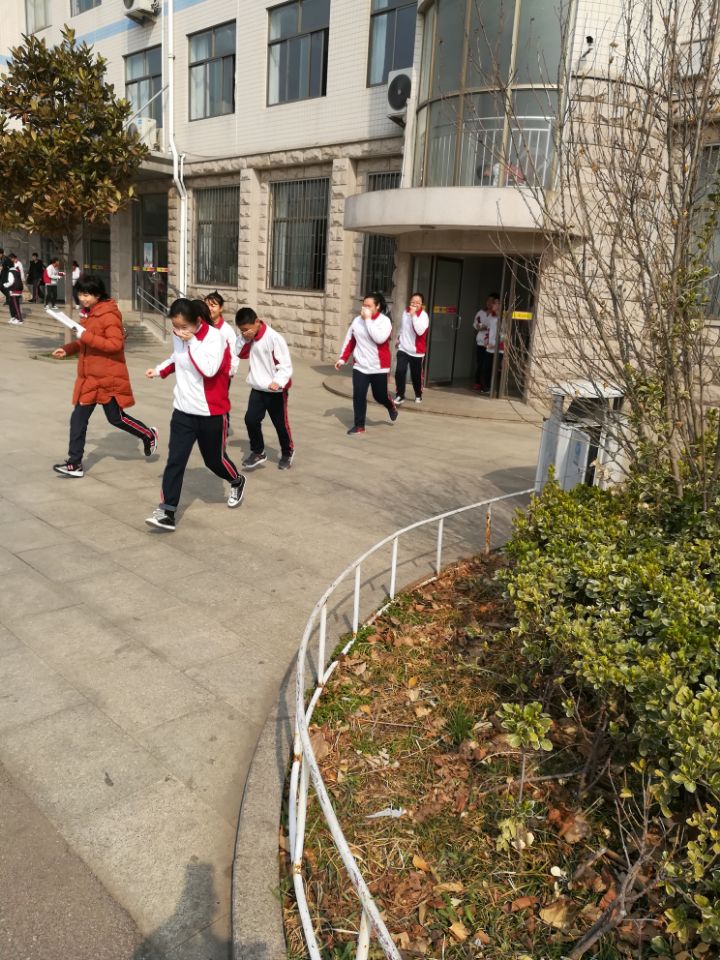 逃生演练|文山初中：警钟长鸣，安全我们在行动