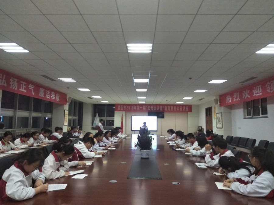 自我管理 自我发展 彰显自主服务意识               昌邑市文山中学举行学生代表大会暨十六届学生会换届竞选
