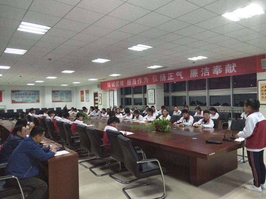 自我管理 自我发展 彰显自主服务意识               昌邑市文山中学举行学生代表大会暨十六届学生会换届竞选
