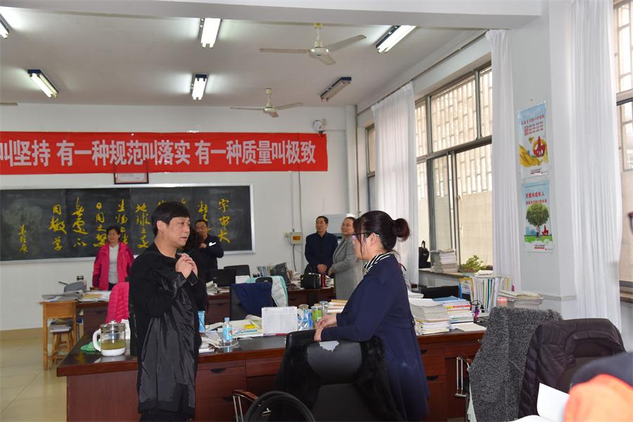 湖北省潜江市教育考察团来我校考察交流