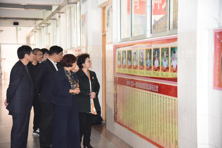 市政协主席周娟来我校就“大学习、调研、大改进”活动进行专题调研