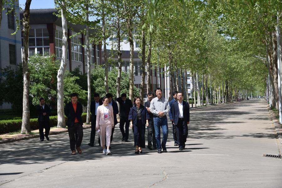 浙江海亮教育投资集团教育考察团来我校考察