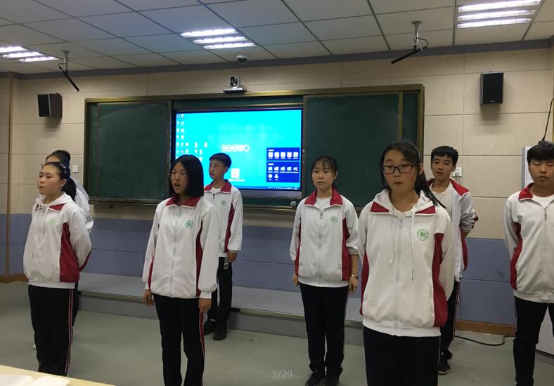 与经典同行，打好人生底色；与经典为伴，塑造美好心灵。