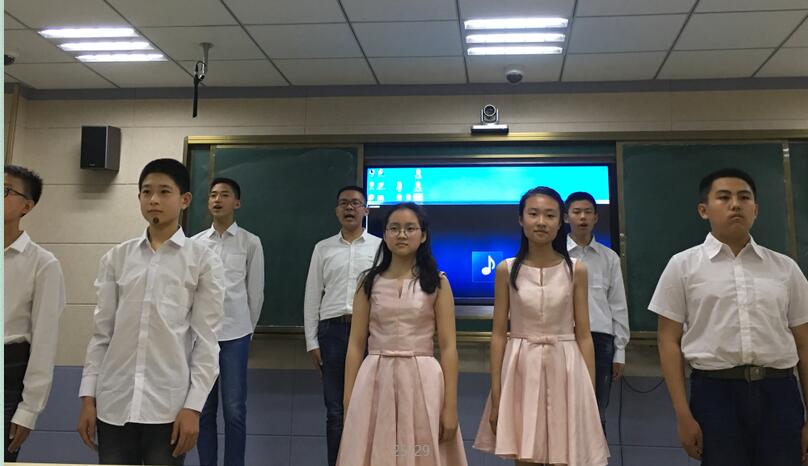 与经典同行，打好人生底色；与经典为伴，塑造美好心灵。