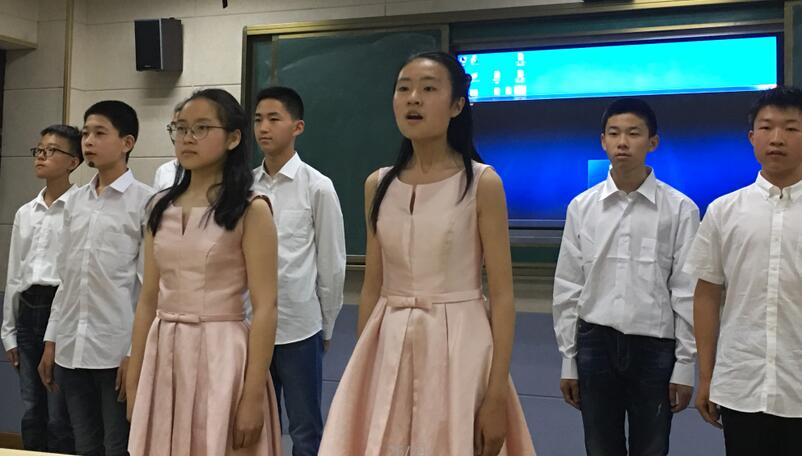 与经典同行，打好人生底色；与经典为伴，塑造美好心灵。