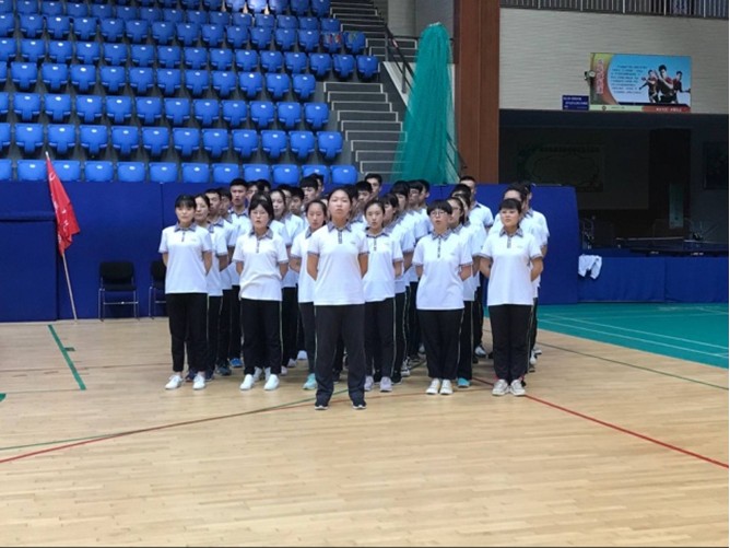 重温经典，点燃激情            ——记高二级部“经典诵读”大赛复赛