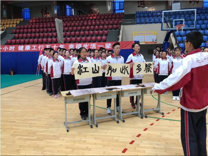 重温经典，点燃激情            ——记高二级部“经典诵读”大赛复赛