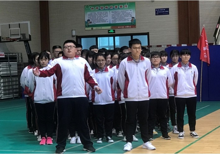 重温经典，点燃激情            ——记高二级部“经典诵读”大赛复赛