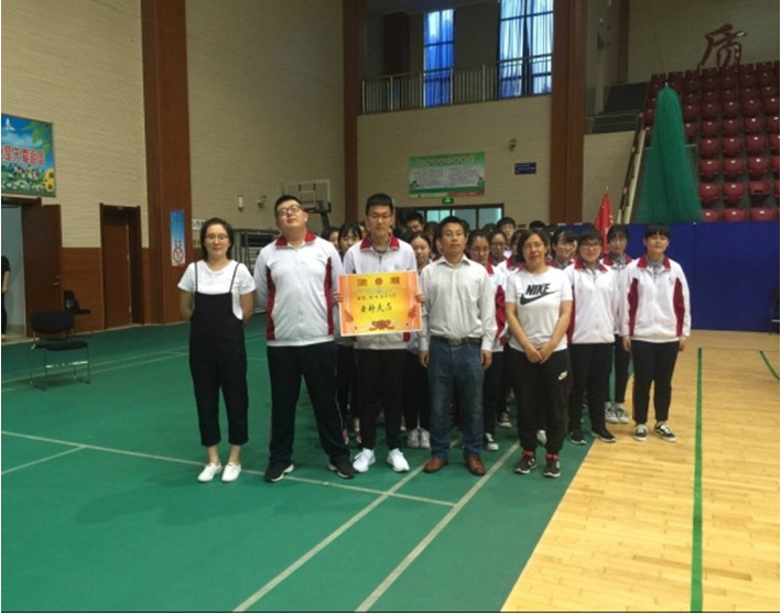 重温经典，点燃激情            ——记高二级部“经典诵读”大赛复赛