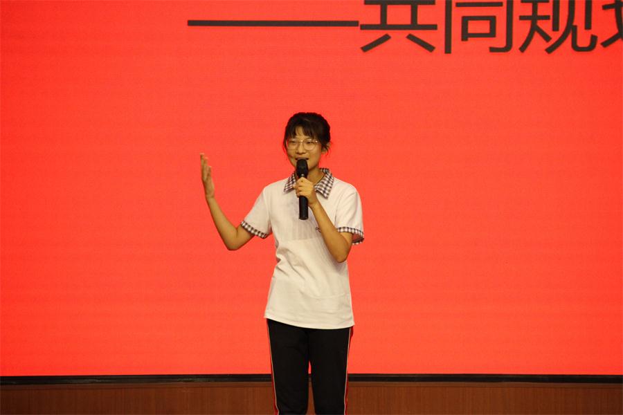 遇见自己，遇见未来——我校举行高一夏令营主题演讲比赛！