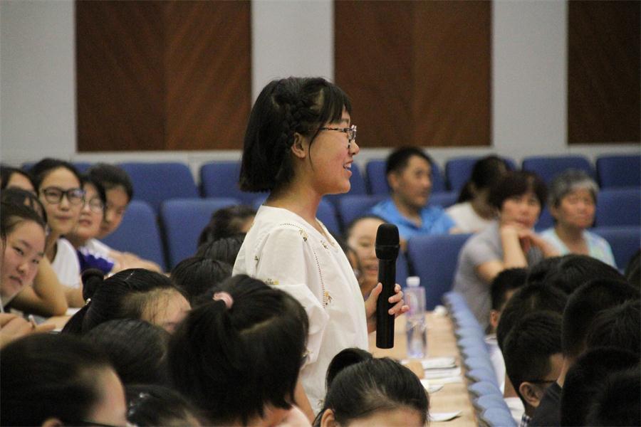 遇见自己，遇见未来——我校举行高一夏令营主题演讲比赛！