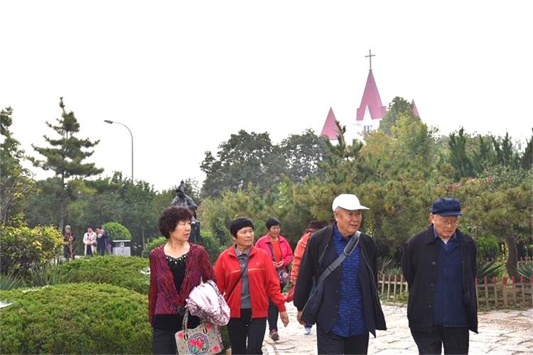校园新闻 | 重阳聚首话教育，喜看变化谋发展！