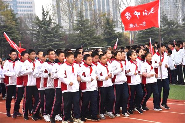 因时育才博于文，为国养器德如山——我校举行第二届“沙场秋点兵”暨第七届体育节开幕式！