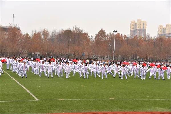 因时育才博于文，为国养器德如山——我校举行第二届“沙场秋点兵”暨第七届体育节开幕式！