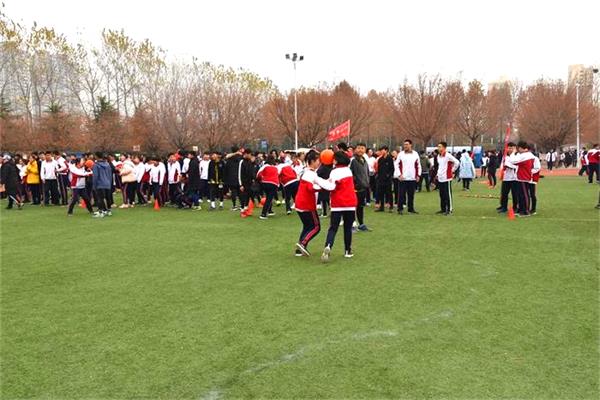 因时育才博于文，为国养器德如山——我校举行第二届“沙场秋点兵”暨第七届体育节开幕式！