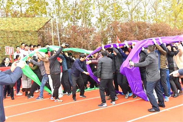 因时育才博于文，为国养器德如山——我校举行第二届“沙场秋点兵”暨第七届体育节开幕式！