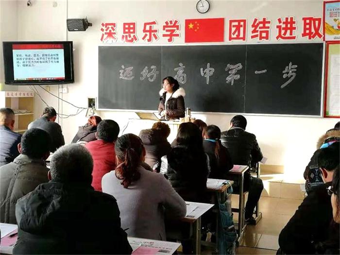 家长课程 | 因为一个人，爱上一所校！