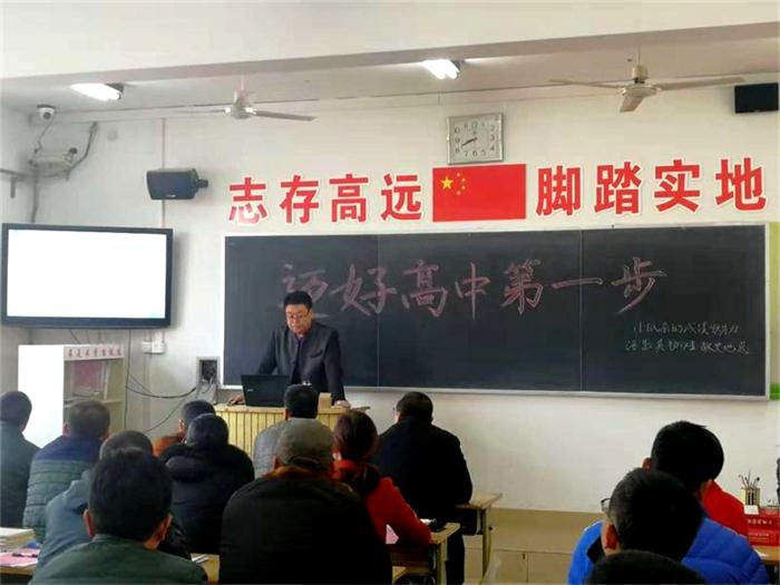 家长课程 | 因为一个人，爱上一所校！