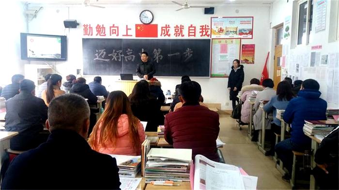 家长课程 | 因为一个人，爱上一所校！