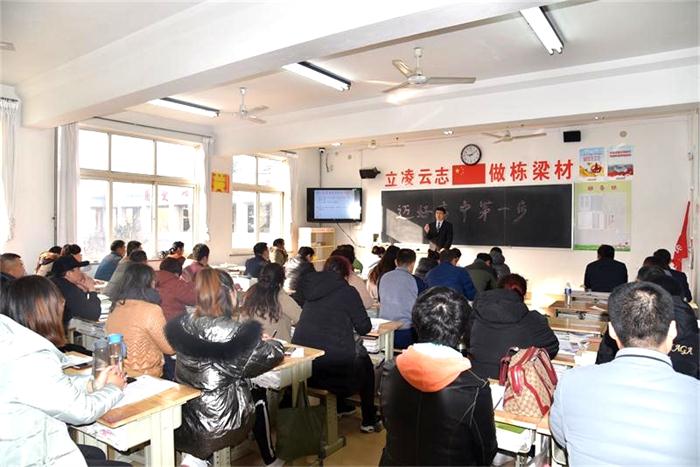 家长课程 | 因为一个人，爱上一所校！