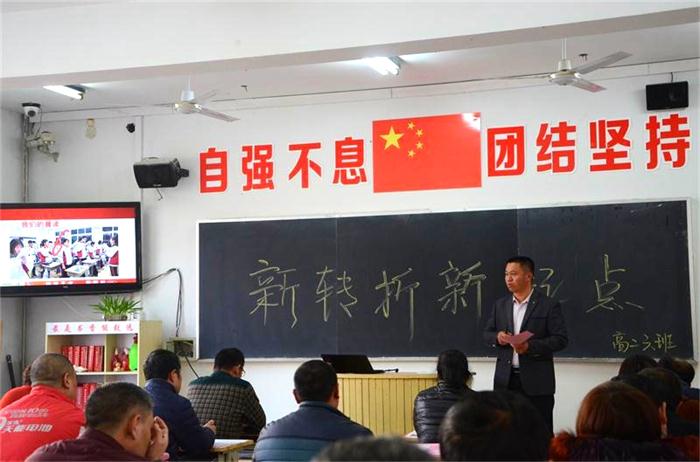 家长课程 | 因为一个人，爱上一所校！