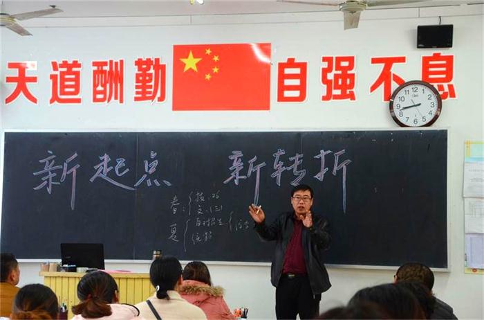 家长课程 | 因为一个人，爱上一所校！