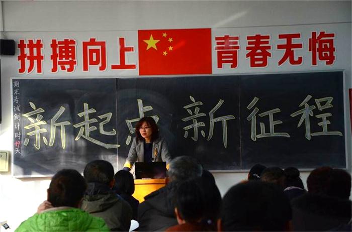 家长课程 | 因为一个人，爱上一所校！