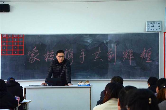 家长课程 | 因为一个人，爱上一所校！