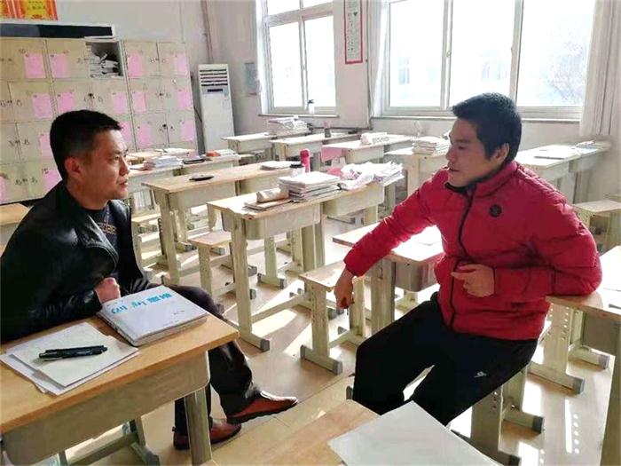 家长课程 | 因为一个人，爱上一所校！