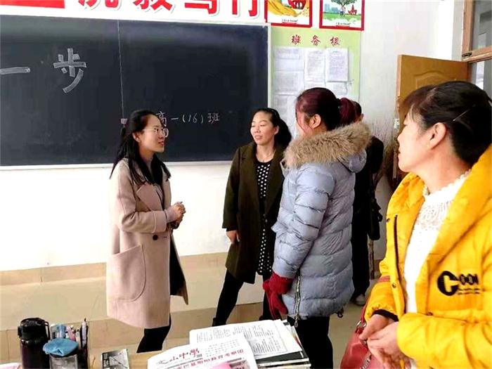 家长课程 | 因为一个人，爱上一所校！
