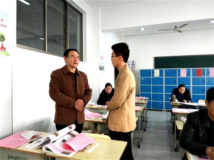 家长课程 | 因为一个人，爱上一所校！