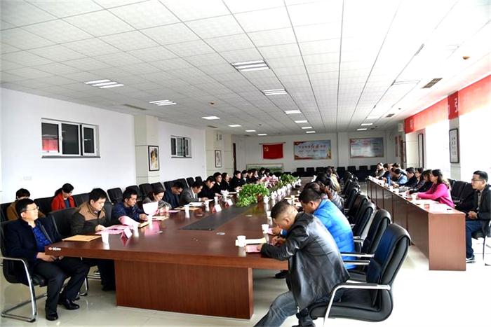 家长课程 | 因为一个人，爱上一所校！