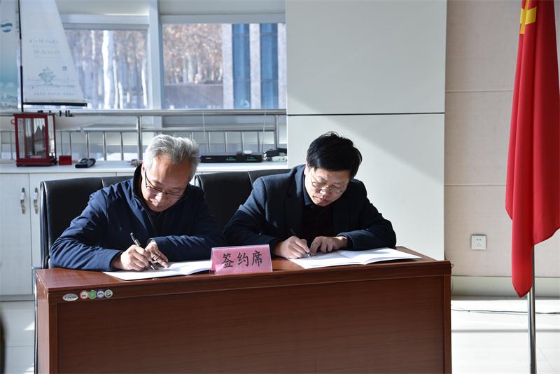 开放办学 | 我校与中国石油大学（华东）举行“优秀生源基地”签约仪式！