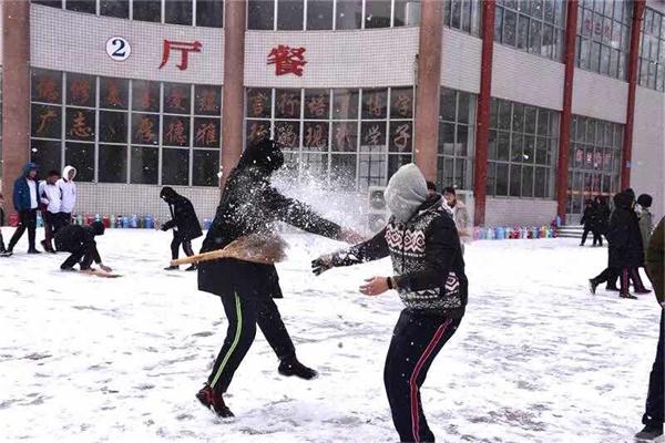 印象文中 | 最爱文山晴后雪，千里一色舞长天！
