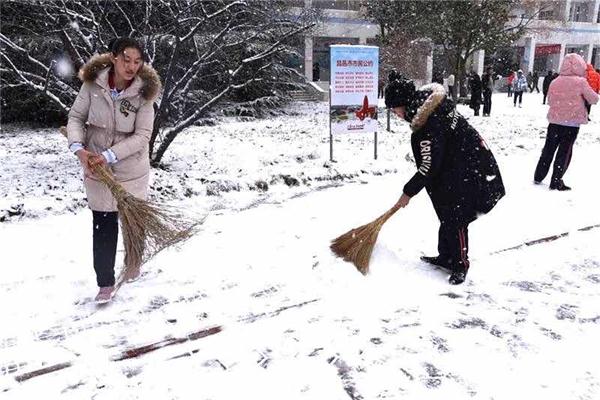 印象文中 | 最爱文山晴后雪，千里一色舞长天！