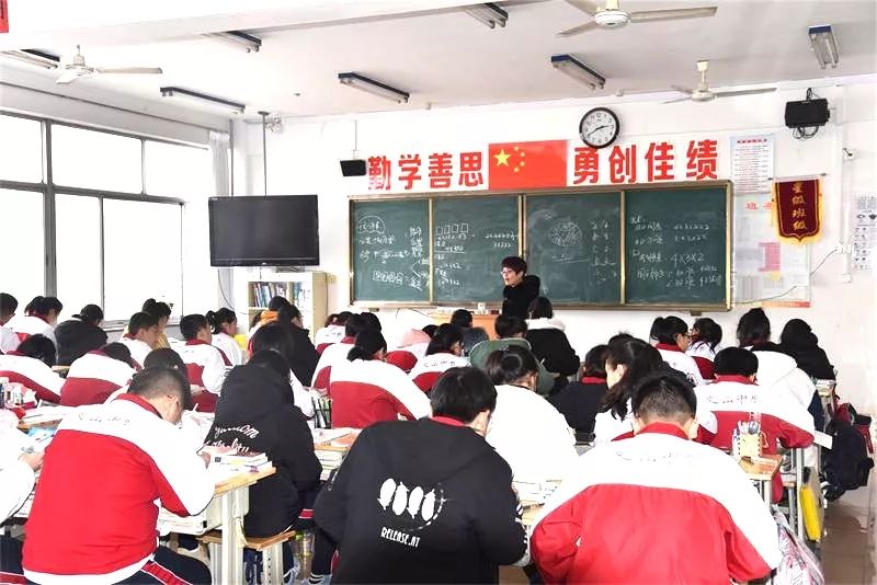 开学第一天 | 忙碌与温馨同在，期待与祝福齐飞！