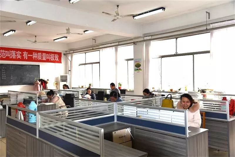 开学第一天 | 忙碌与温馨同在，期待与祝福齐飞！