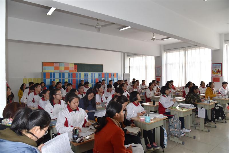 潍坊市教科院教研员来我校视导教育教学工作