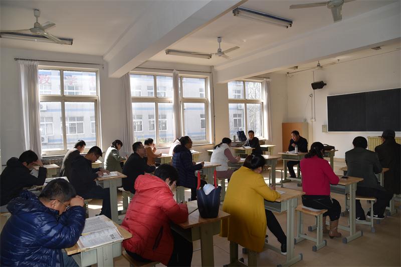 潍坊市教科院教研员来我校视导教育教学工作