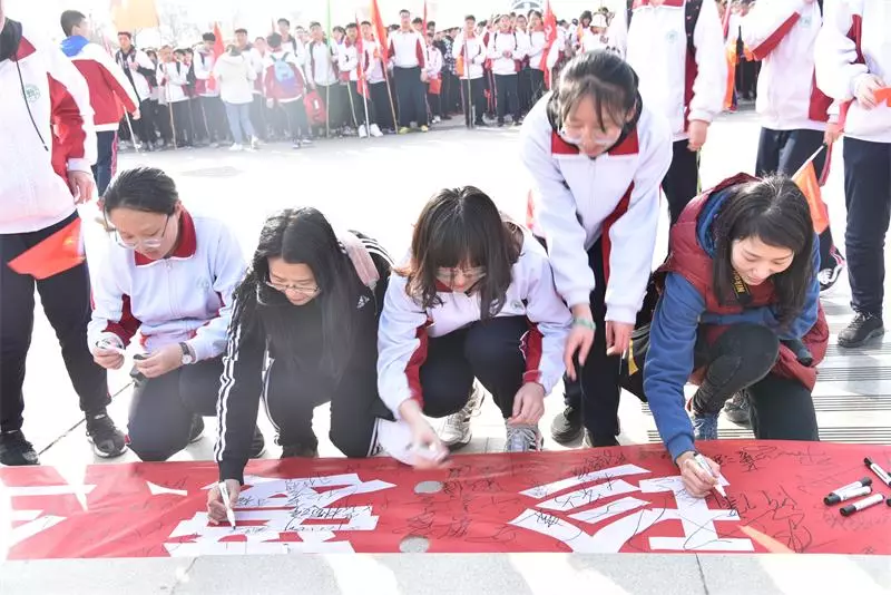 育人课程 | 励志青春正奋斗，经典嘹亮唱祖国！