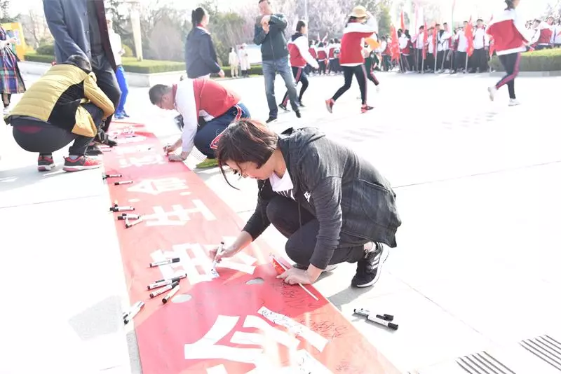 育人课程 | 励志青春正奋斗，经典嘹亮唱祖国！