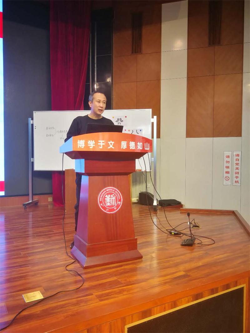 校园新闻｜潍坊名师齐聚首，杏坛论道谋未来！