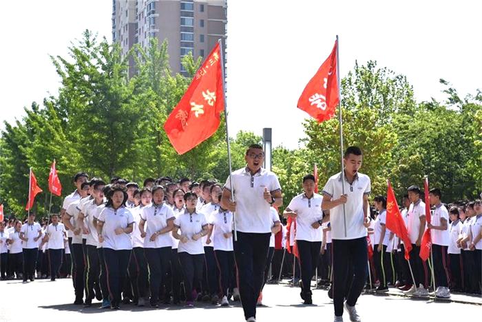 五四宣言 | 以我热血青春，致敬百年五四！