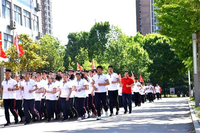五四宣言 | 以我热血青春，致敬百年五四！