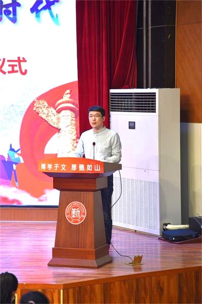 团徽闪亮 | 青春心向党，建功新时代！
