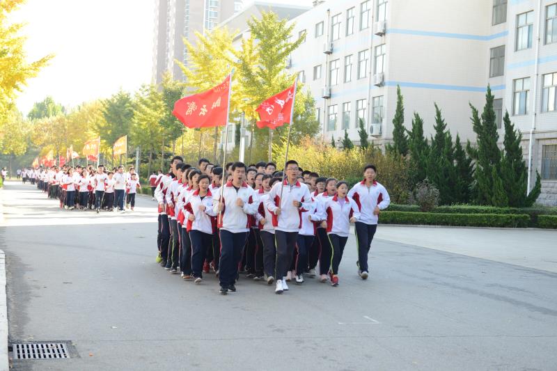 我校2016级全体教师对高三学生家长的温馨提示：家校携手，赢战高考！