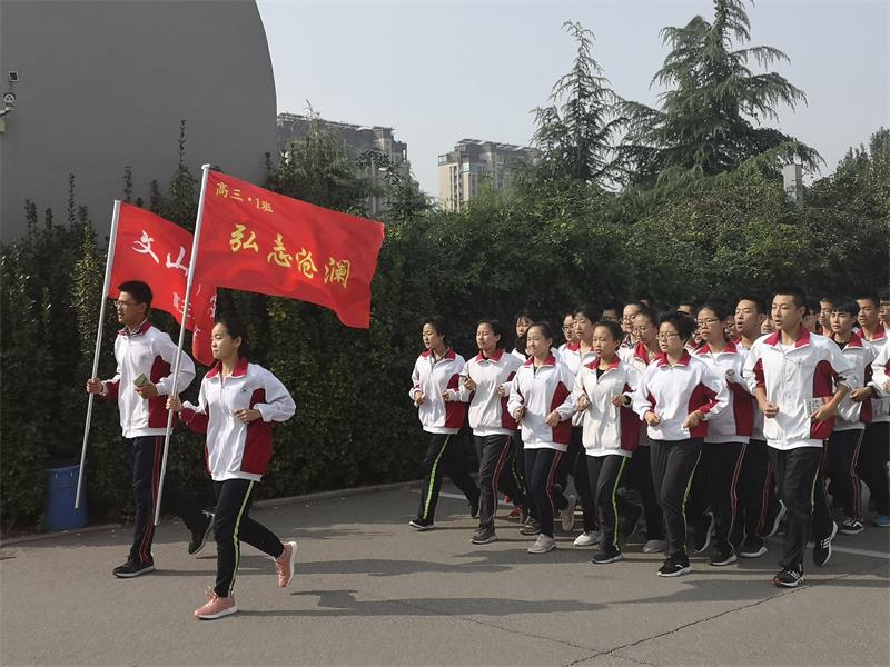 我校2016级全体教师对高三学生家长的温馨提示：家校携手，赢战高考！