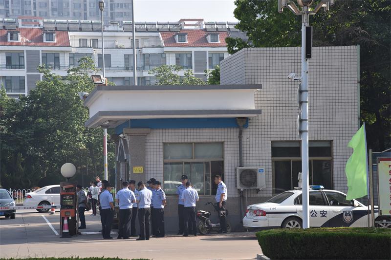 我校中考顺利结束
